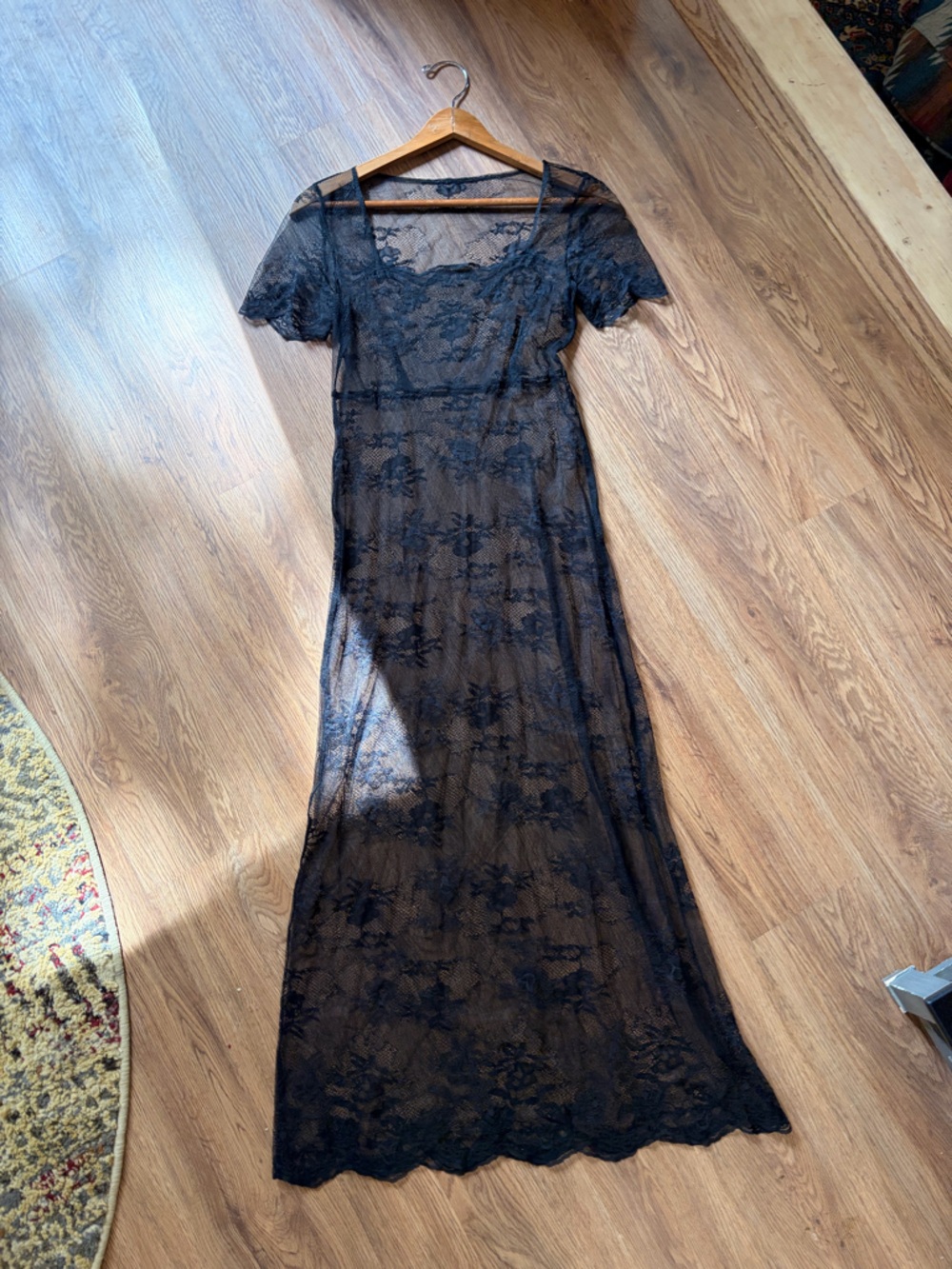 Lace Short-Sleeve Maxi Dress Layer - Picture 2 of 7